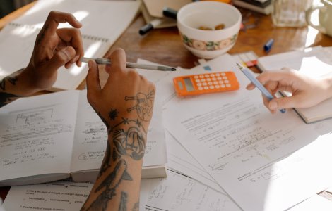 Societatea de Științe Matematice solicită organizarea olimpiadelor online