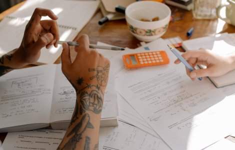 Societatea de Științe Matematice solicită organizarea olimpiadelor online