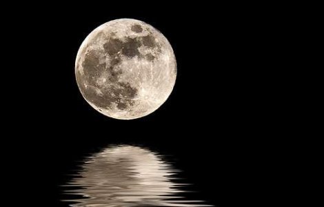 Cantitati importante de apa descoperite pe Luna