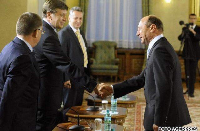 [VIDEO] Duelul candidatilor: Antonescu vs Basescu