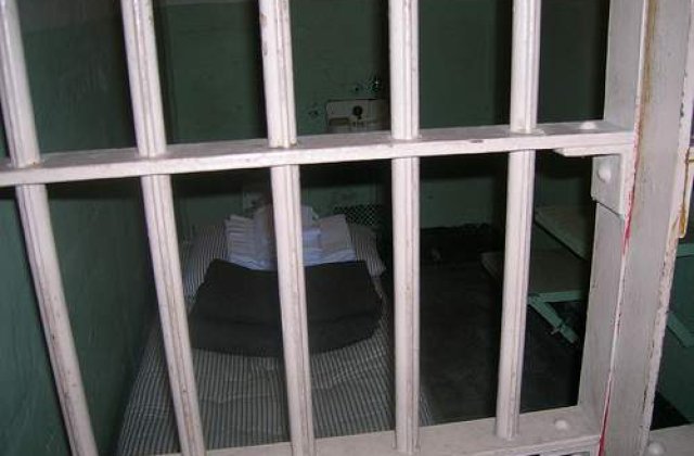 Detinutii romani din Italia, expulzati pentru a nu deveni teroristi