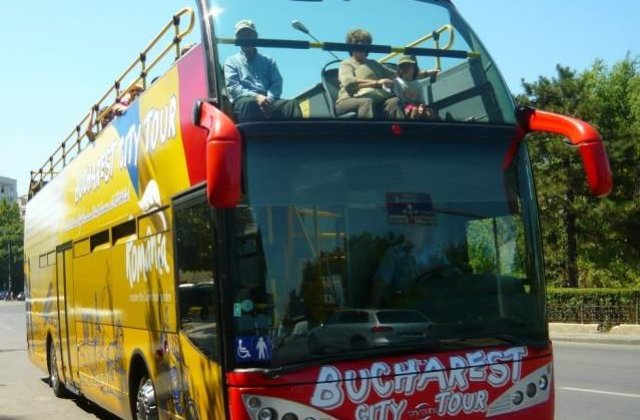 Autobuzele supraetajate vor circula din mai pe traseul turistic Bucharest City Tour