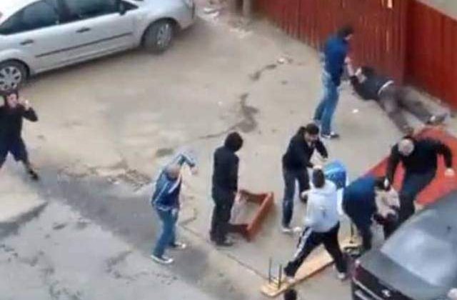 [VIDEO] Suporteri ai echipelor Steaua si Rapid, ridicati in urma unor perchezitii