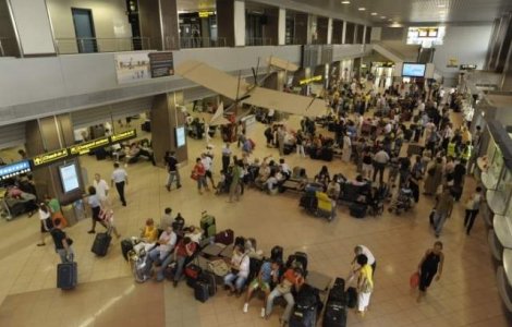 Pasagerii de pe Otopeni vor putea comanda taxiuri prin touch screen