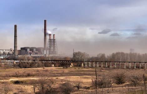 Camera Deputaților: Mai multe categorii de persoane care au trăit în zone poluate se pot pensiona mai devreme