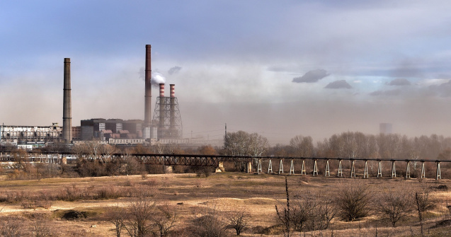 Camera Deputaților: Persoane din zonele poluate se pot pensiona mai devreme