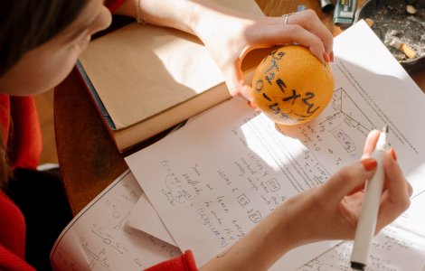 Părinții elevilor olimpici solicită lui Iohannis să nu anuleze olimpiadele