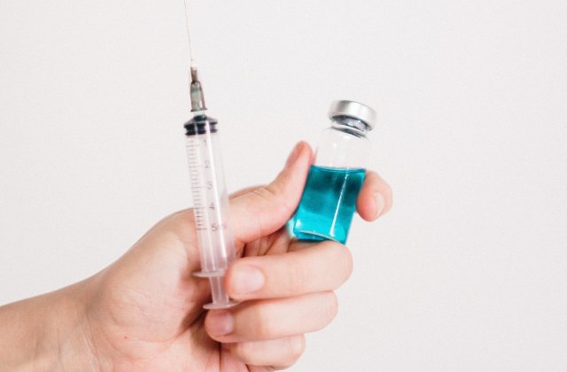 Rusia afirmă că vaccinul Sputnik V are o eficienţă de 92% contra COVID-19
