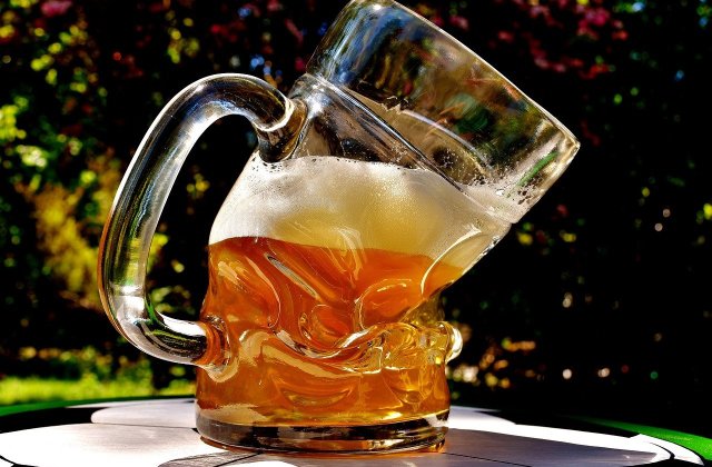 Îți afectează inima și ficatul! Ce se întâmplă în corpul tău dacă bei zilnic bere