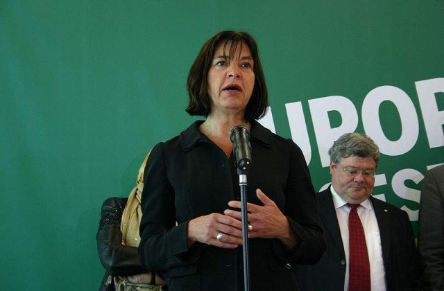 Femeile din PE se revolta impotriva unei "Europe a costumelor si cravatelor"