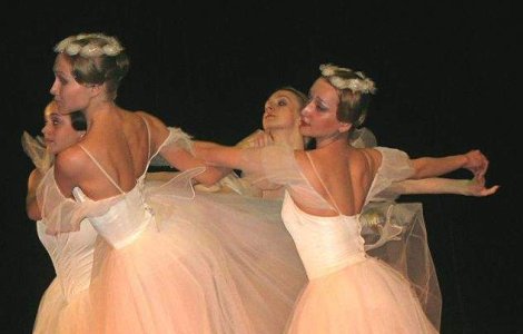 Baletul rus, cel dintai clasic modern, implineste 100 de ani