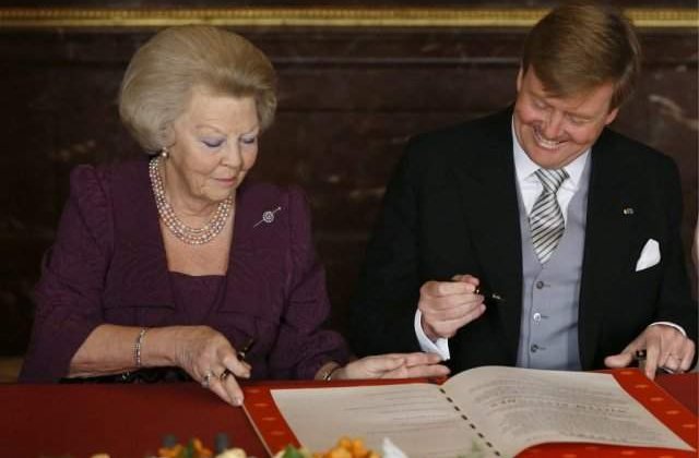 Willem-Alexander devine rege in Olanda, dupa abdicarea reginei Beatrix