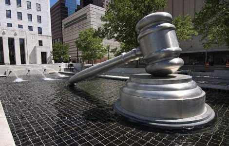 CCR reintroduce insulta si calomnia in Codul Penal