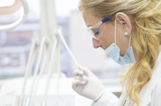 Medicii Spitalului de Boli Infecţioase din Timişoara, trimişi să trateze bolnavii de Covid-19 cu măşti false