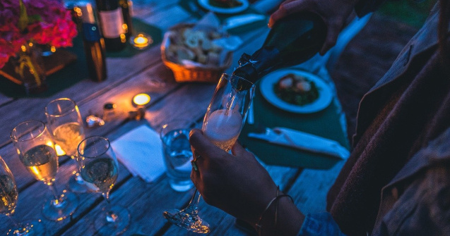 Petrecere cu muzica la maximum într-o cabană din Colibița