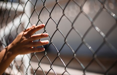 Evadare spectaculoasă a unui român, în Austria! Poliția îl caută de 3 zile