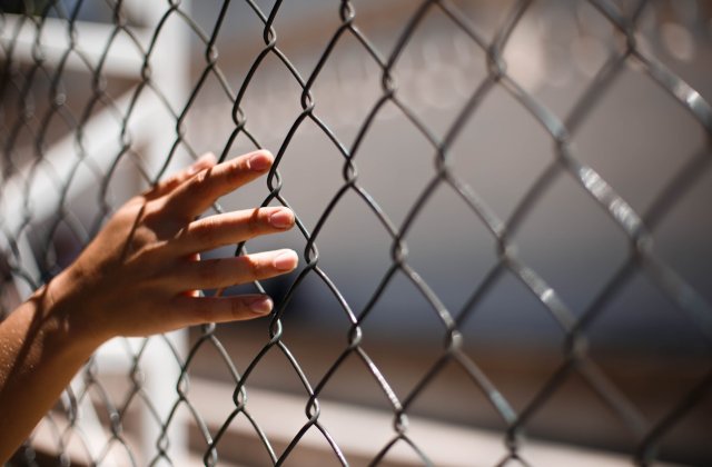 Evadare spectaculoasă a unui român, în Austria! Poliția îl caută de 3 zile