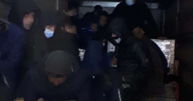 Polițiștii de Frontieră au prins 41 de cetățeni străini la un singur transport