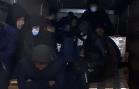Polițiștii de Frontieră au prins 41 de cetățeni străini la un singur transport