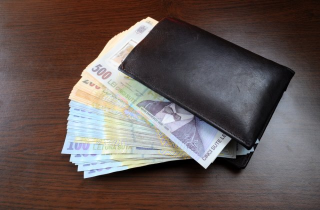 Jaf la o bancă din Sectorul 2 al Capitalei. Un bărbat a reuşit să fugă cu 10.000 de lei