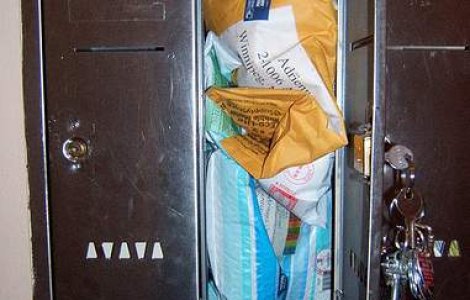 Ponta: Basescu trimite romanilor scrisori de campanie pe cheltuiala Postei Romane