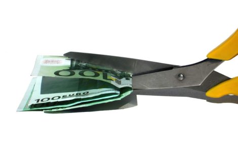 Romanii, pusi sa aleaga intre pensie si salariu