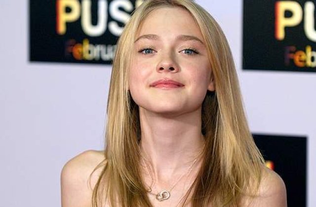 Nu mai e fetita cuminte! In noul sau film, Dakota Fanning se saruta cu o fata!