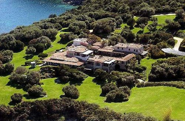 Emirul din Abu Dhabi cumpara vila de distractii a lui Berlusconi