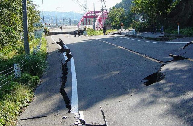 Cutremur in vestul Algeriei, soldat cu 17 raniti