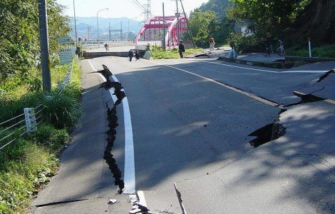 Cutremur in vestul Algeriei, soldat cu 17 raniti