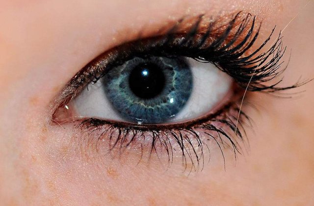 Laserul care transforma ochii caprui in ochi albastri