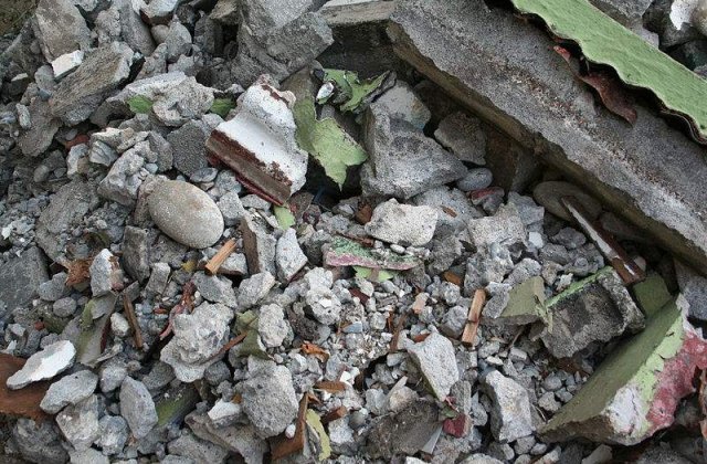 Peste 600 de morti dupa prabusirea cladirii din Bangladesh