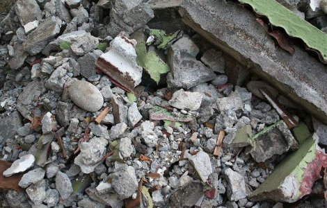 Peste 600 de morti dupa prabusirea cladirii din Bangladesh