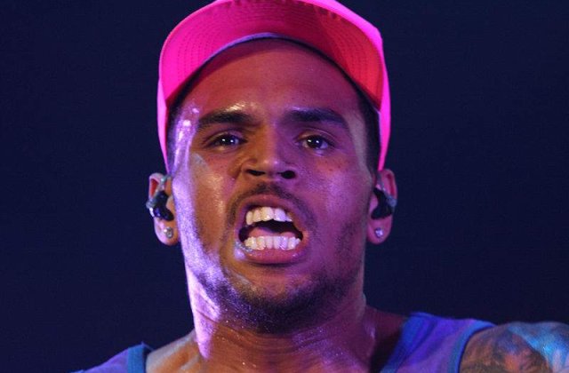Chris Brown confirma ca s-a despartit de Rihanna