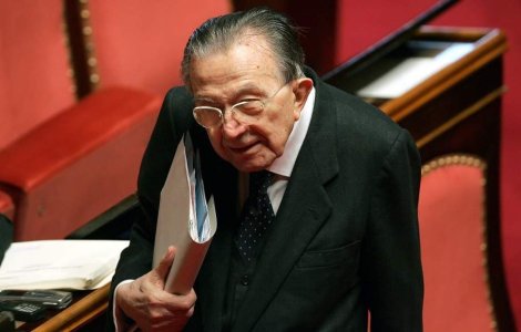 A murit fostul premier italian Giulio Andreotti