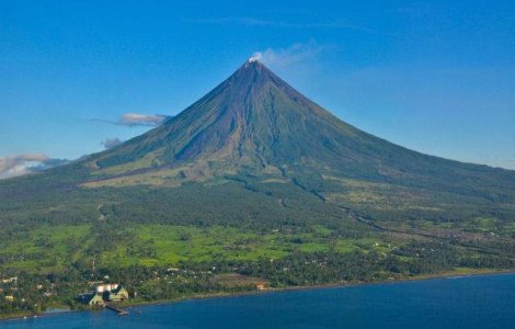 Unul dintre cei mai activi vulcani filipinezi a intrat in eruptie