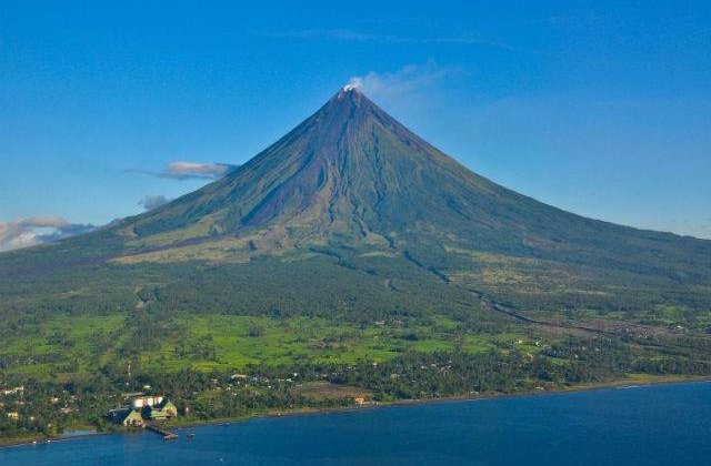 Unul dintre cei mai activi vulcani filipinezi a intrat in eruptie