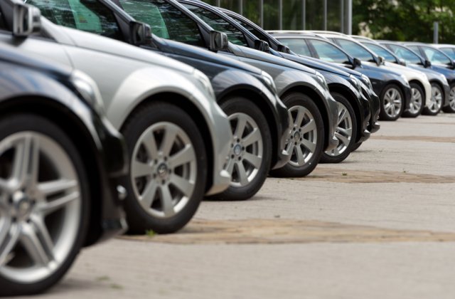 Anglia va interzice v&acirc;nzarea mașinilor alimentate cu benzină și motorină din anul 2030