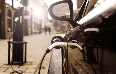 Marea Britanie va interzice vânzarea de mașini diesel și pe benzină din 2030