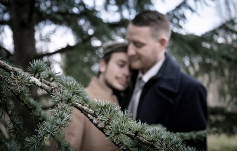 Doi băieți și-au organizat propria nuntă falsă pentru a scăpa de restricții