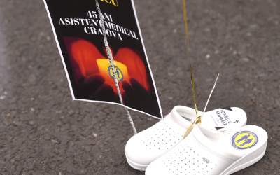 Protest în Piața Victoriei!...