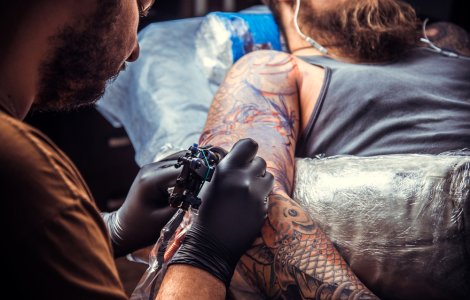 Tatuajele nedorite pot fi scoase fără a rămâne cu cicatrici. Care este procedura