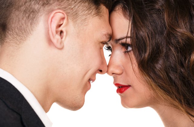 Privește dincolo de aparențe: 3 semne care arată că cineva este îndrăgostit de tine