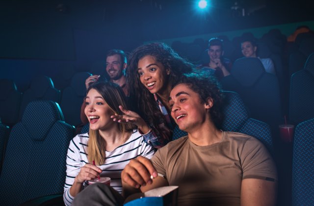 Cinema &icirc;n jurul lumii: 12 m&acirc;ncăruri pe care oamenii din diferite țări le consumă c&acirc;nd merg la film