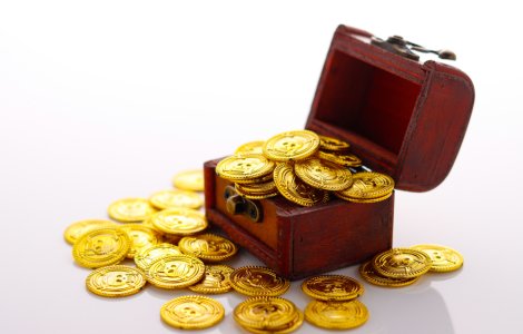 Doi tineri din Mehedinți au furat peste 100 de monede din aur din casa unor rude