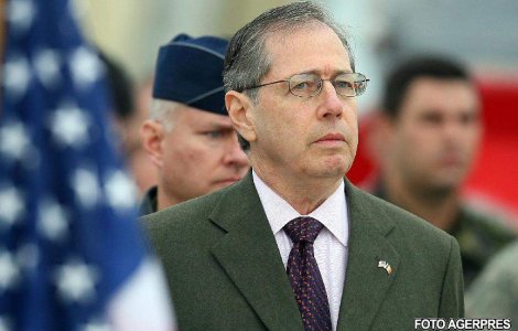 De ce ne "vaneaza" americanii?