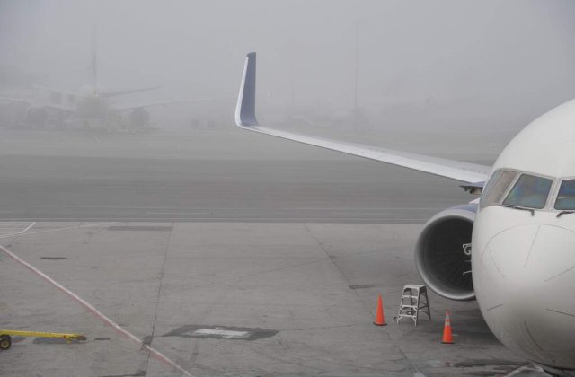 Avionul lui Basescu a aterizat la Sibiu, din cauza cetii de pe Otopeni