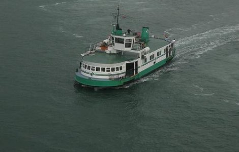 Un feribot indonezian cu peste 200 de persoane la bord s-a scufundat