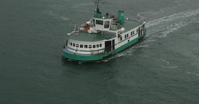 Un feribot indonezian cu peste 200 de persoane la bord s-a scufundat