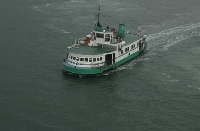 Un feribot indonezian cu peste 200 de persoane la bord s-a scufundat